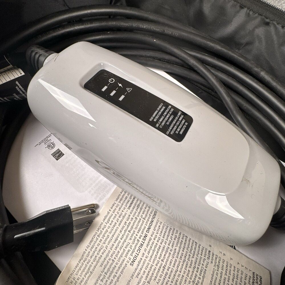 Schumacher Electric Level 1 Portable EV Charger 12 Amp 120v NEMA 5-15P SEV1670 - Picture 5 of 10